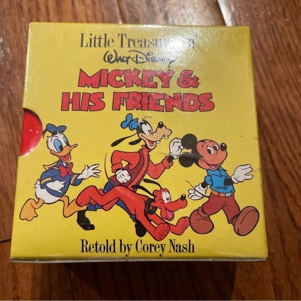 LITTLE TREASURY OF WALT DISNEY MiCKEY & HIS FRIENDS  1986 MINI-BOOKS.NEW